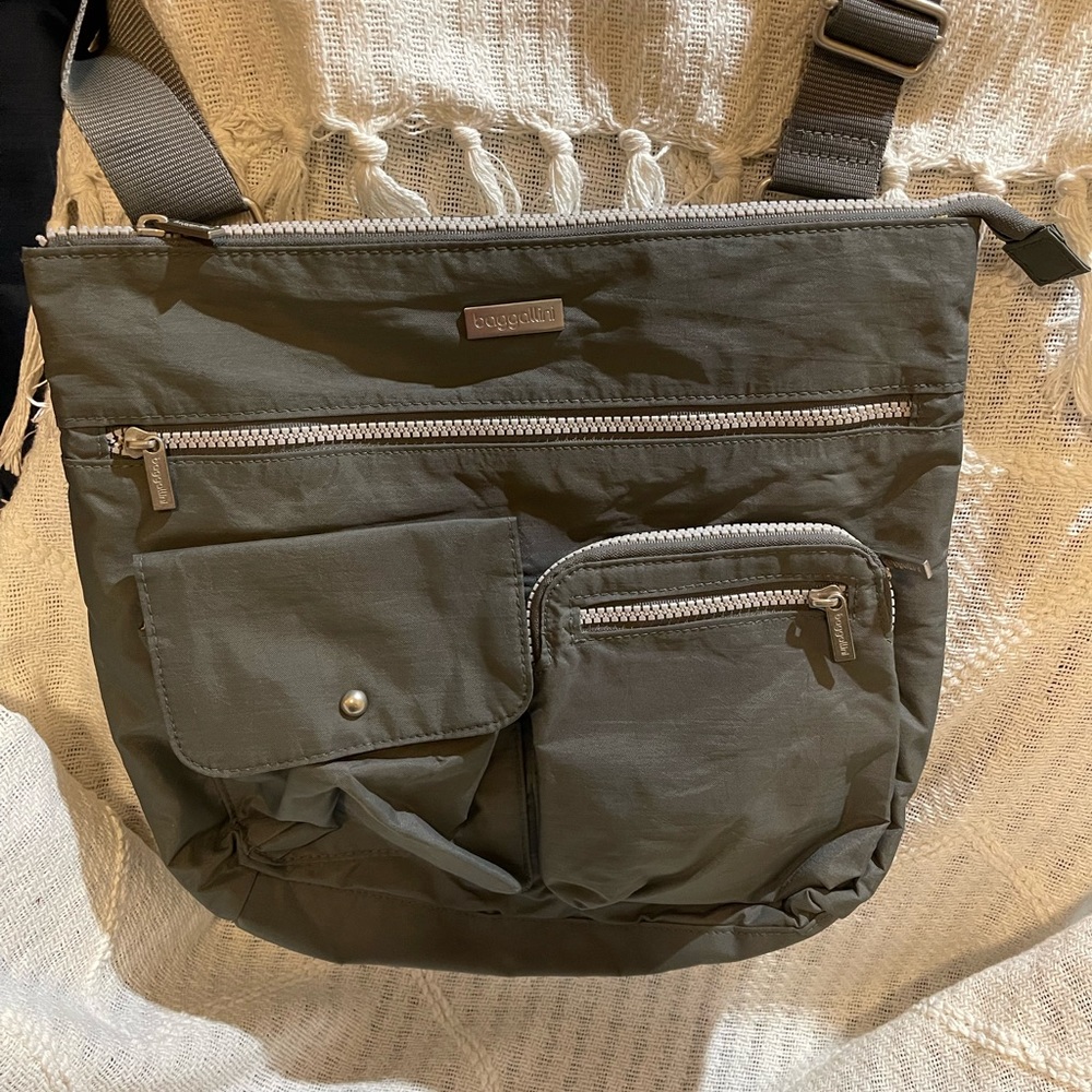 Grey Baggalini crossbody